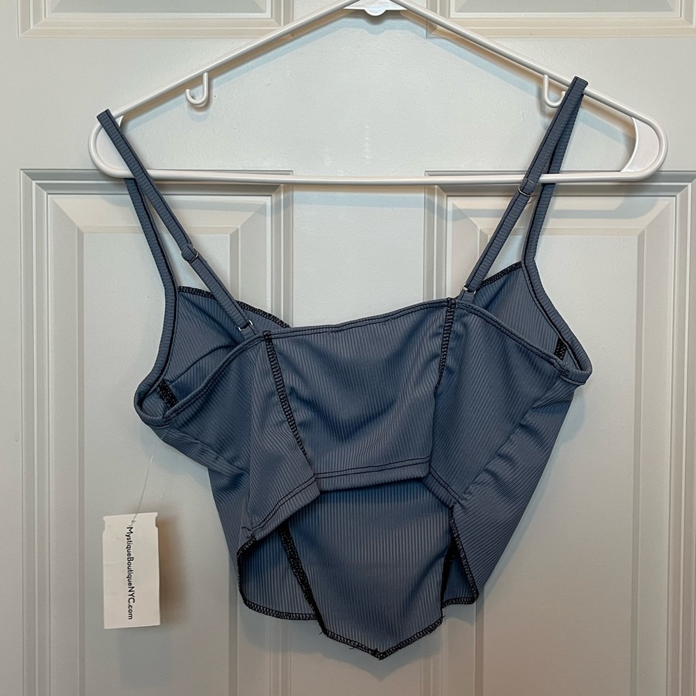 Crop top - Picture 2 of 3